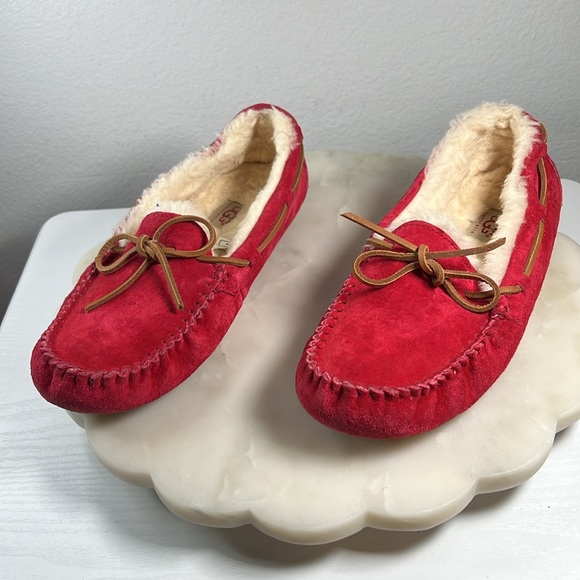 UGG Sheepskin Slippers Shearling Moccasins Red Suede Slip On Loafers Dakota - Picture 3 of 12